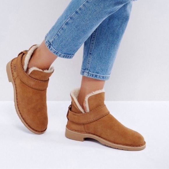 UGG | McKay Chelsea Brown Suede Ankle Boots with Cream Fur Lining Size 7 - Picture 1 of 10